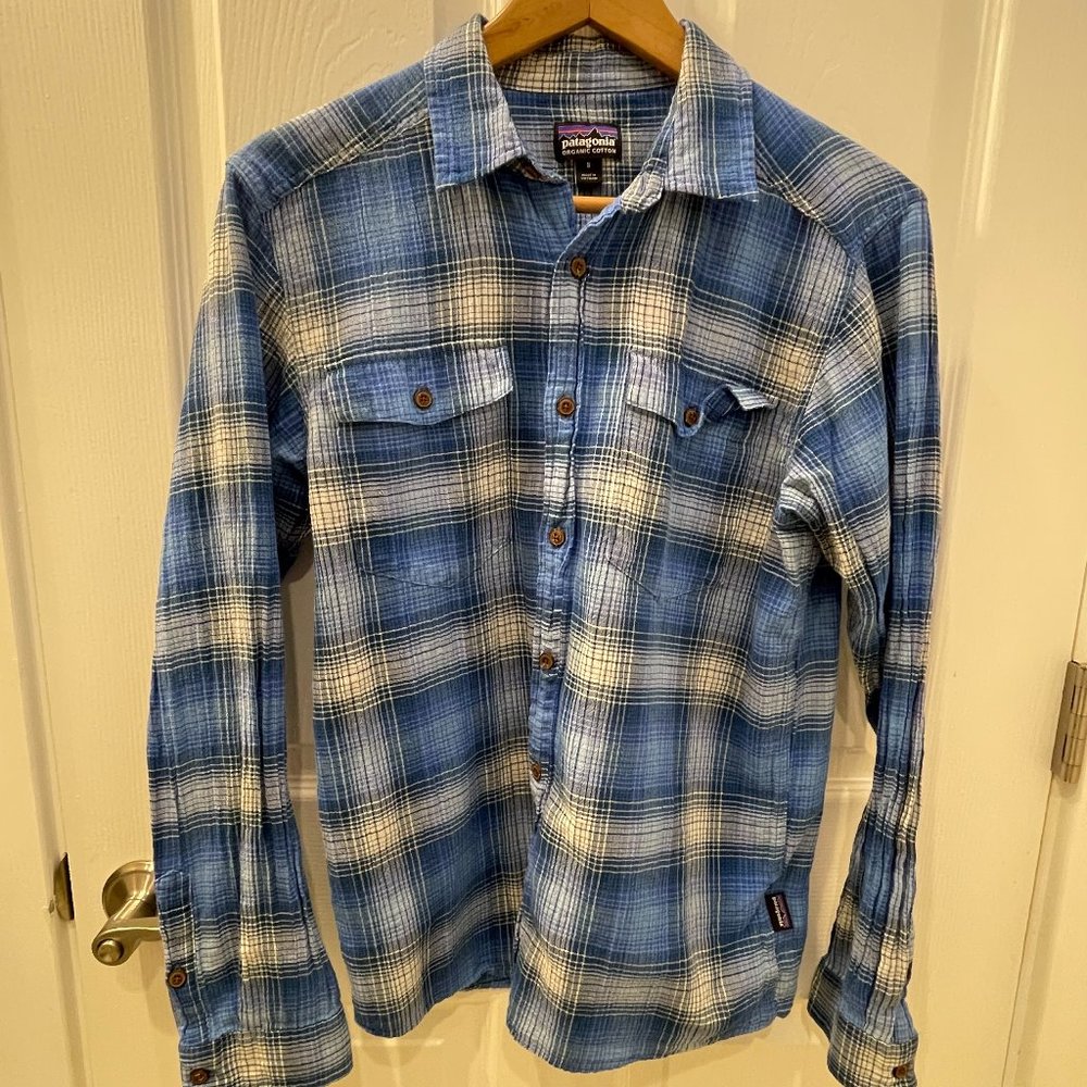 Patagonia men's lightweight button-up shirt
